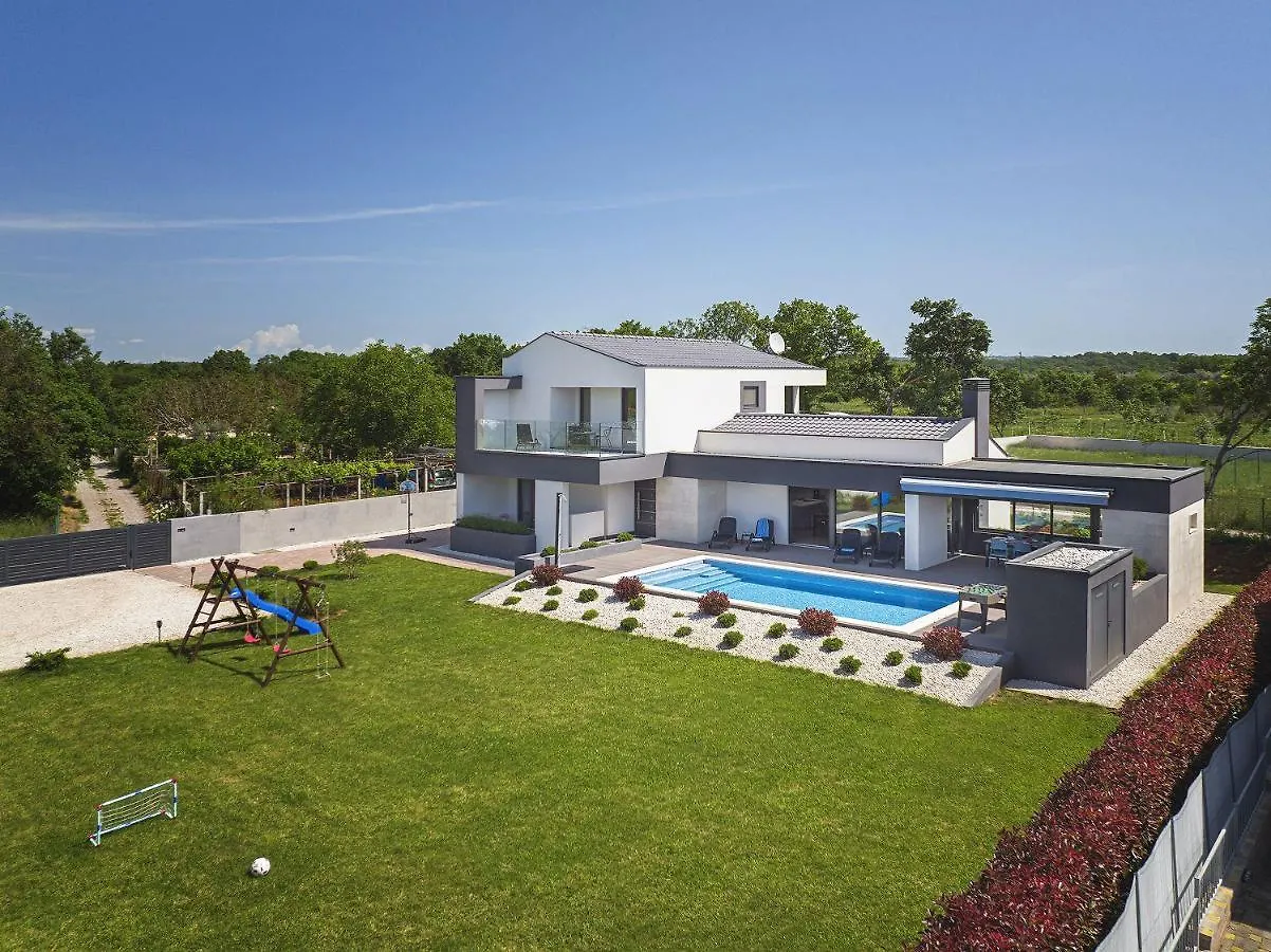 Holiday home Traumhafte Villa In Valbandon Mit Aussenpool, Klima, Tischfussball Fazana